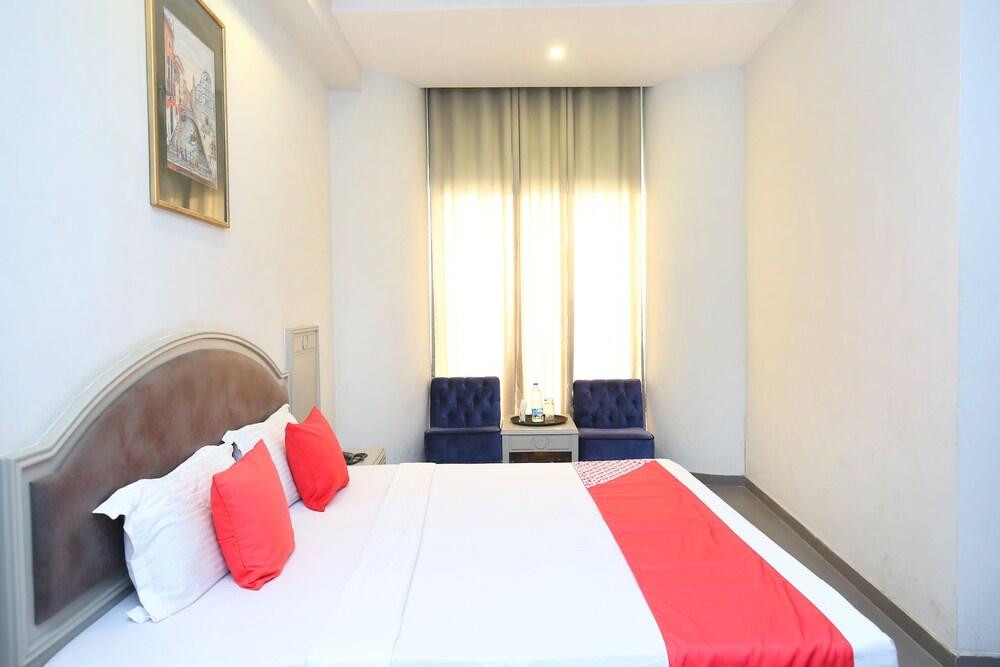 OYO 23498 Hotel Jane Royale