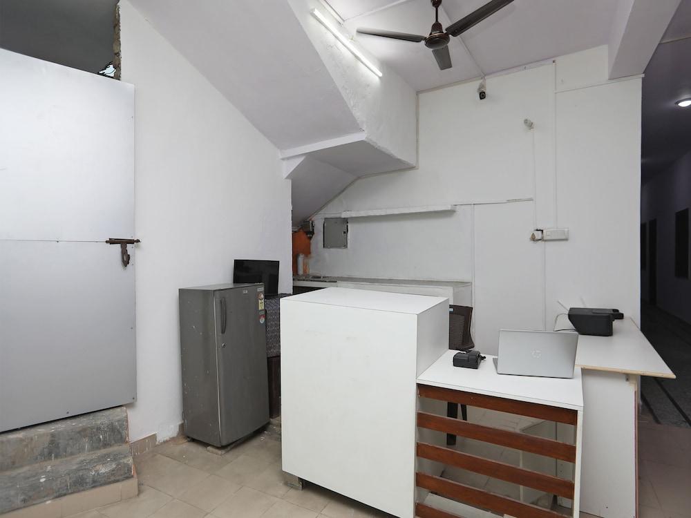 OYO 36700 Moonlight Residency