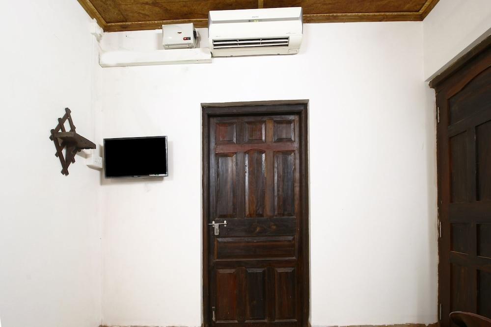 OYO Home 23417 Elegant Studio