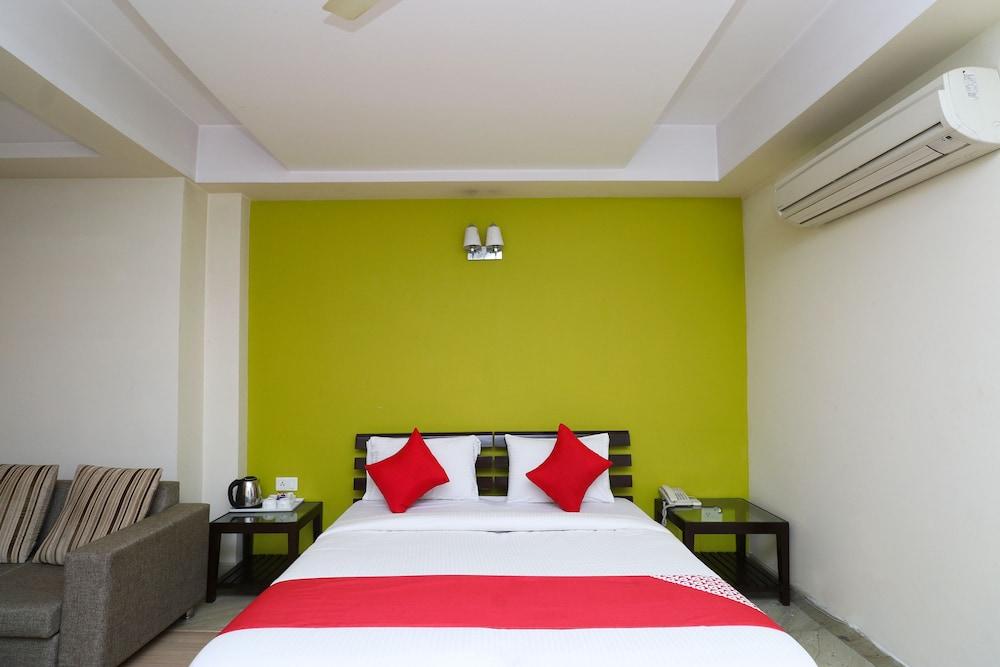 OYO 30421 Indelible Dilli