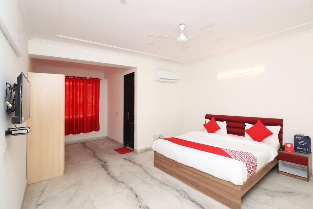 OYO 28232 The Golden Circle