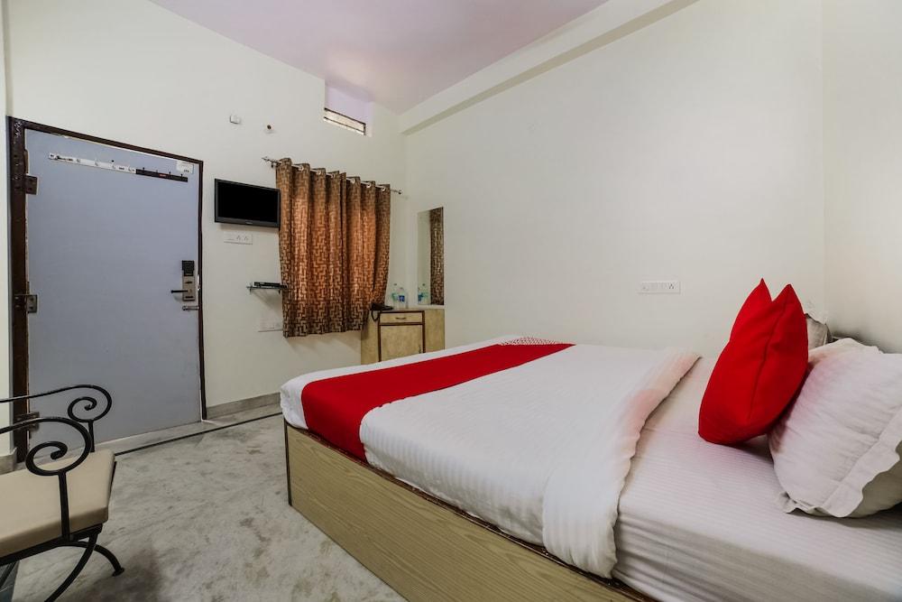 OYO 30231 Hotel Anshu