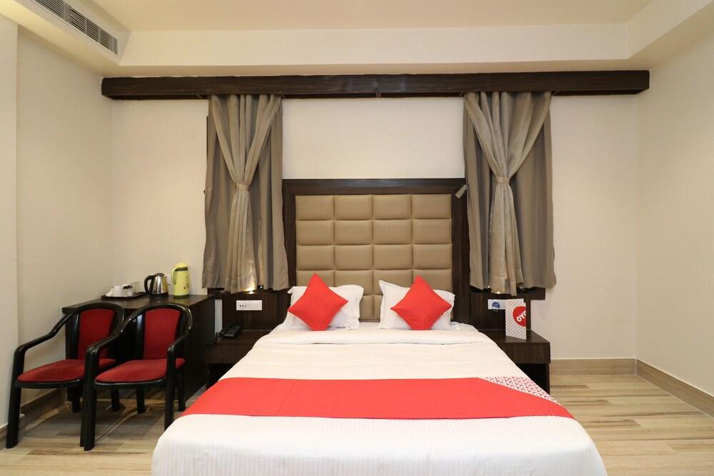 OYO 24608 Sanjay Galaxy Premium