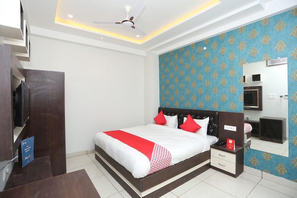 Capital O 26711 Mukesh Palace