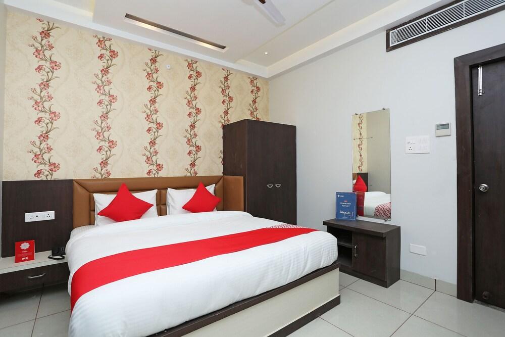 Capital O 26711 Mukesh Palace