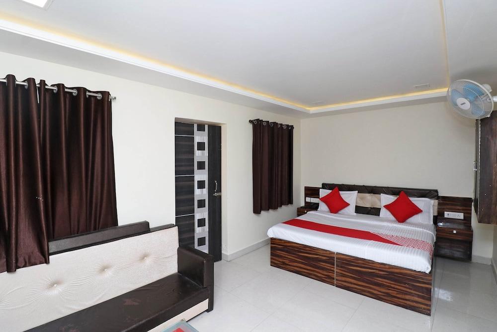 OYO 30884 Hotel Lr Regency
