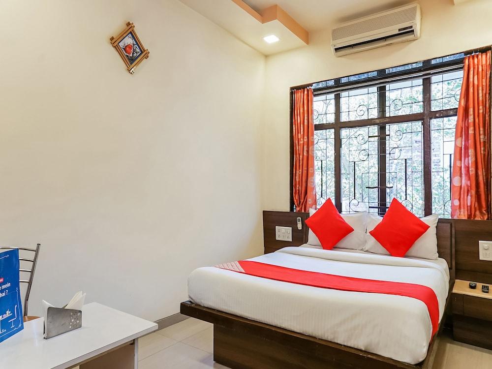 OYO 28109 Regent Hotel