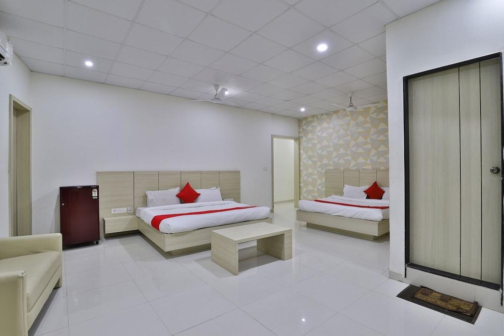 OYO 35809 Hotel Sheetal