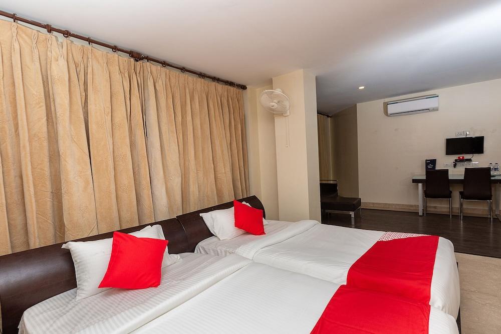 Collection O 28825 Oriental Inn