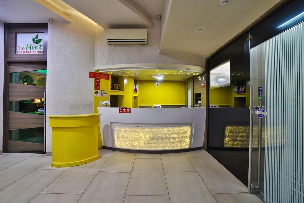 OYO 29657 Hotel The Emerald