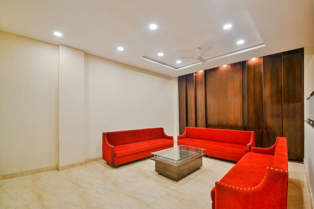 Capital O 39418 Hotel Harsh Deep