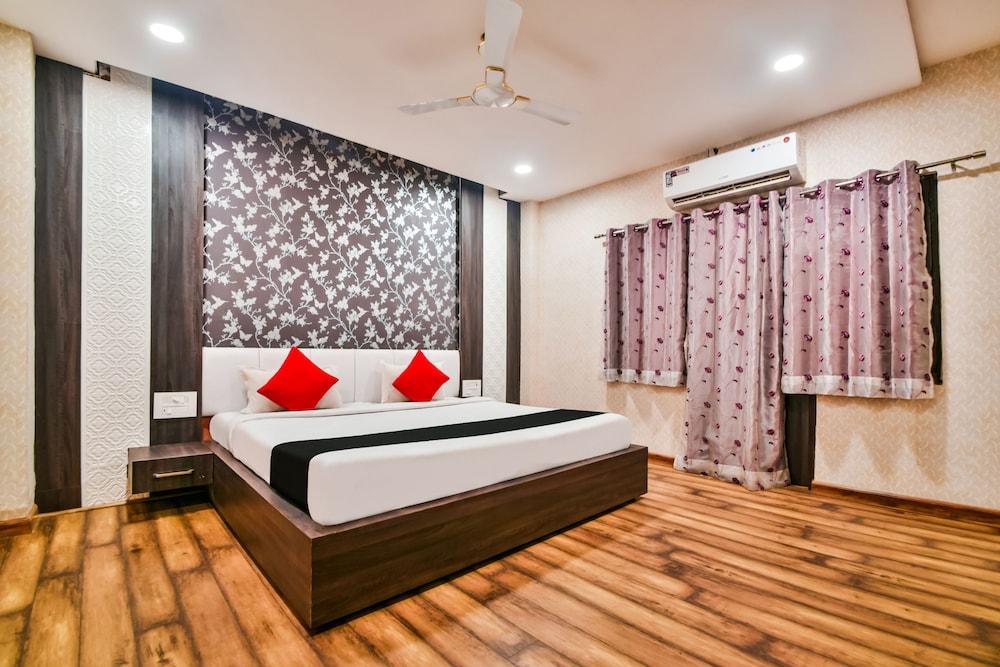 Capital O 39418 Hotel Harsh Deep