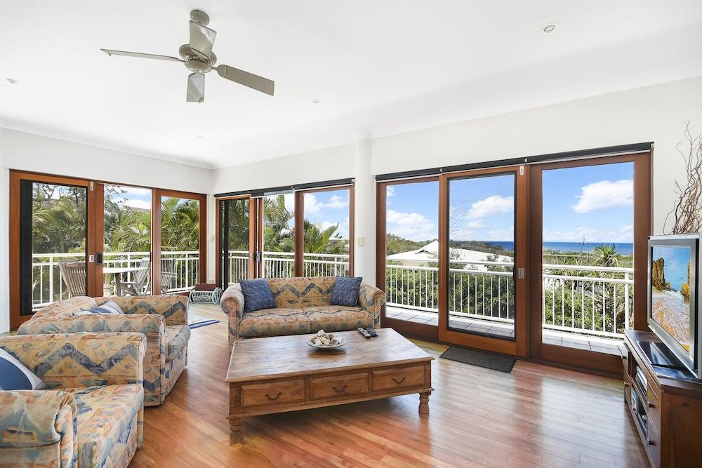 Notre Reve - 2/4 Brolga Place