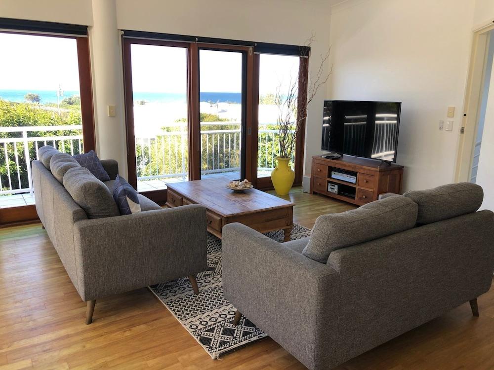 Notre Reve - 2/4 Brolga Place