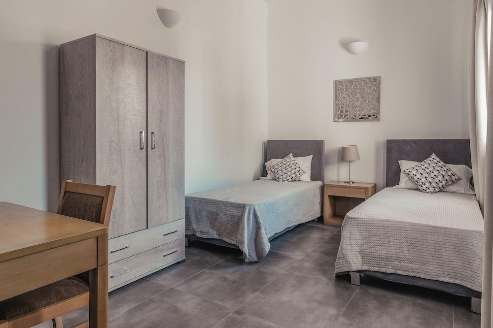 Kaminos Luxury Villa