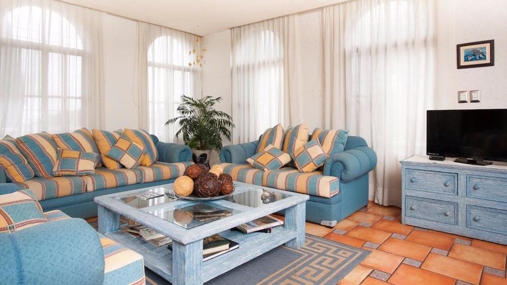 Residencia Jardin Real