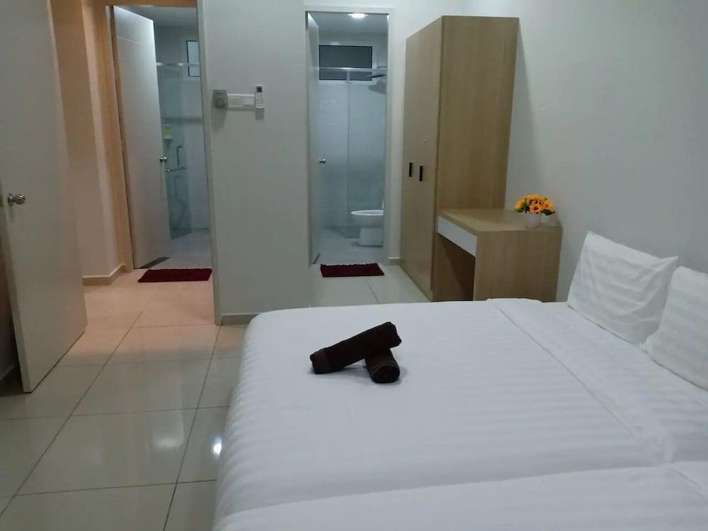 BLeisure Parkland Homestay