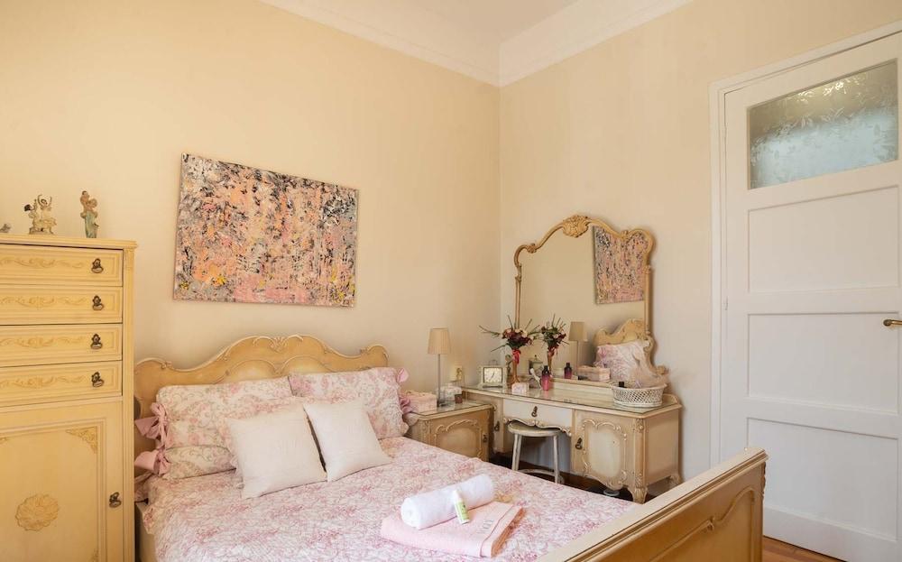 Classic Central Athinian Apartment