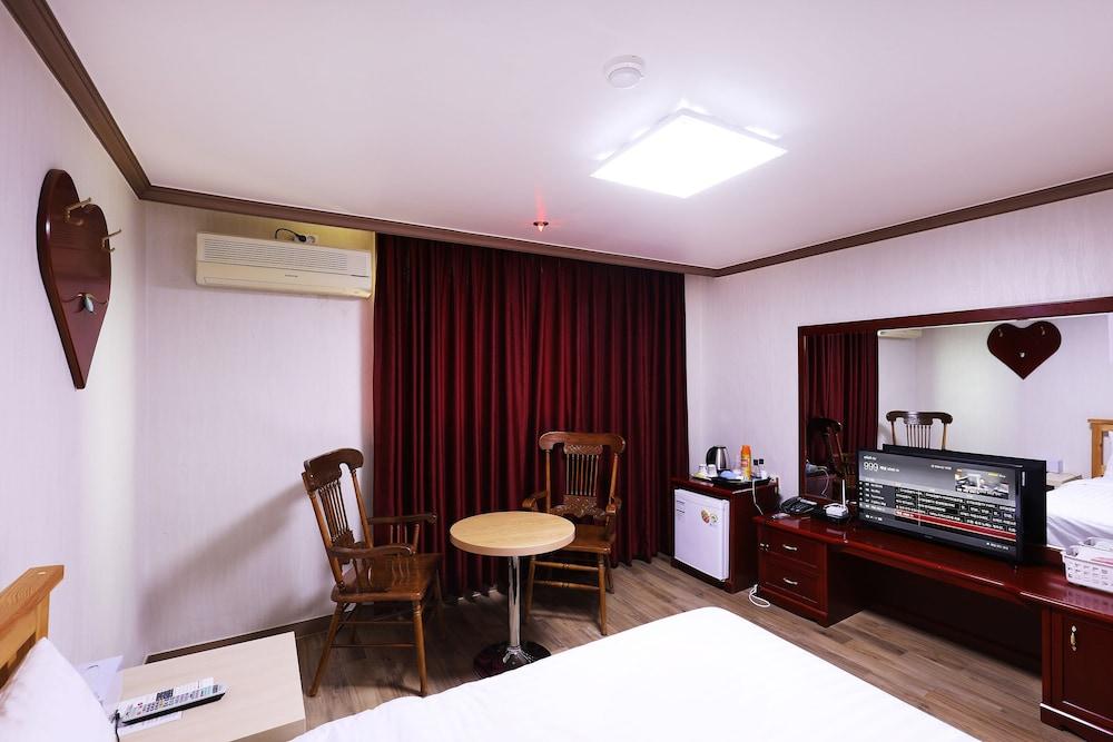 Seocheon Geumgang Beach