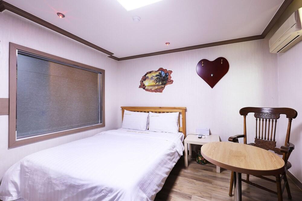 Seocheon Geumgang Beach