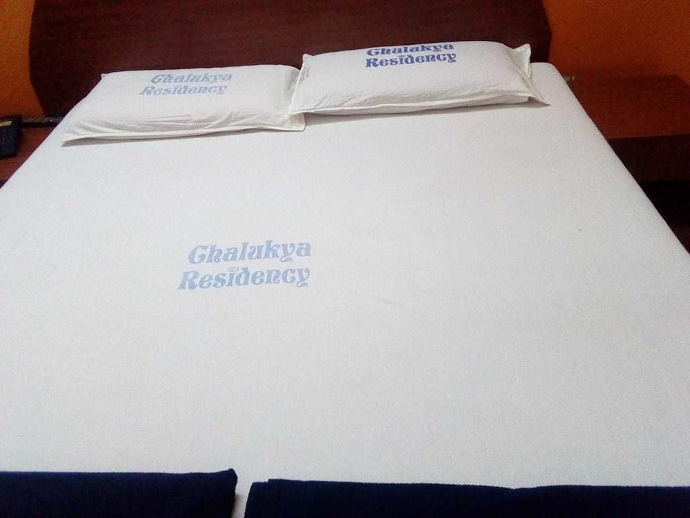 iROOMZ Chalukya Residency