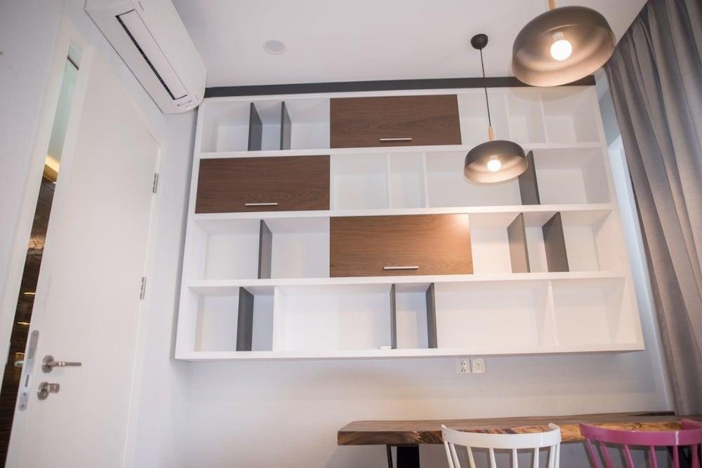 Justay Rivergate Center