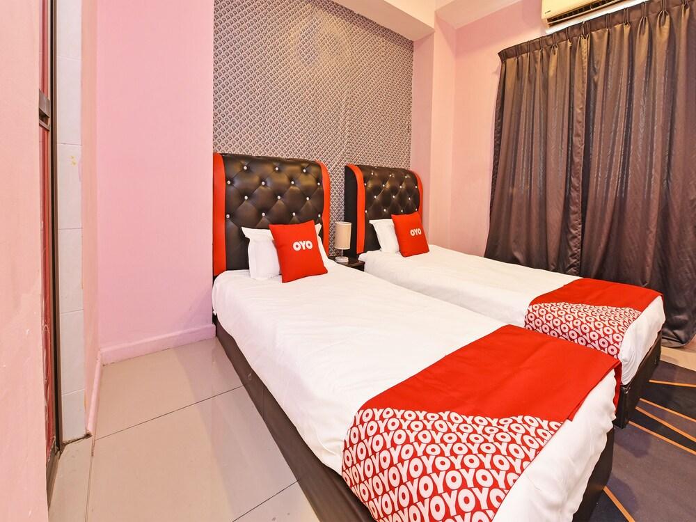 OYO 44103 8 Hotel
