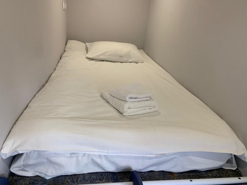 Happy Island - Hostel