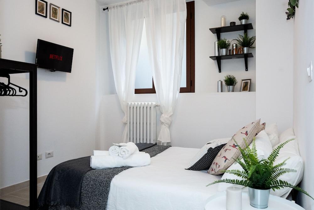 Home Hotel - Paruta 65