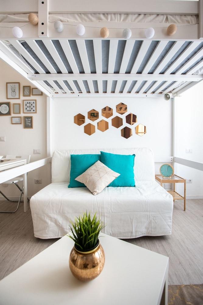 Home Hotel - Transiti 21