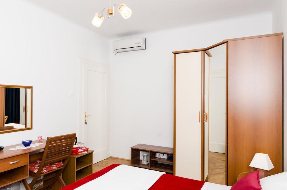 Apartment & Room Ivela