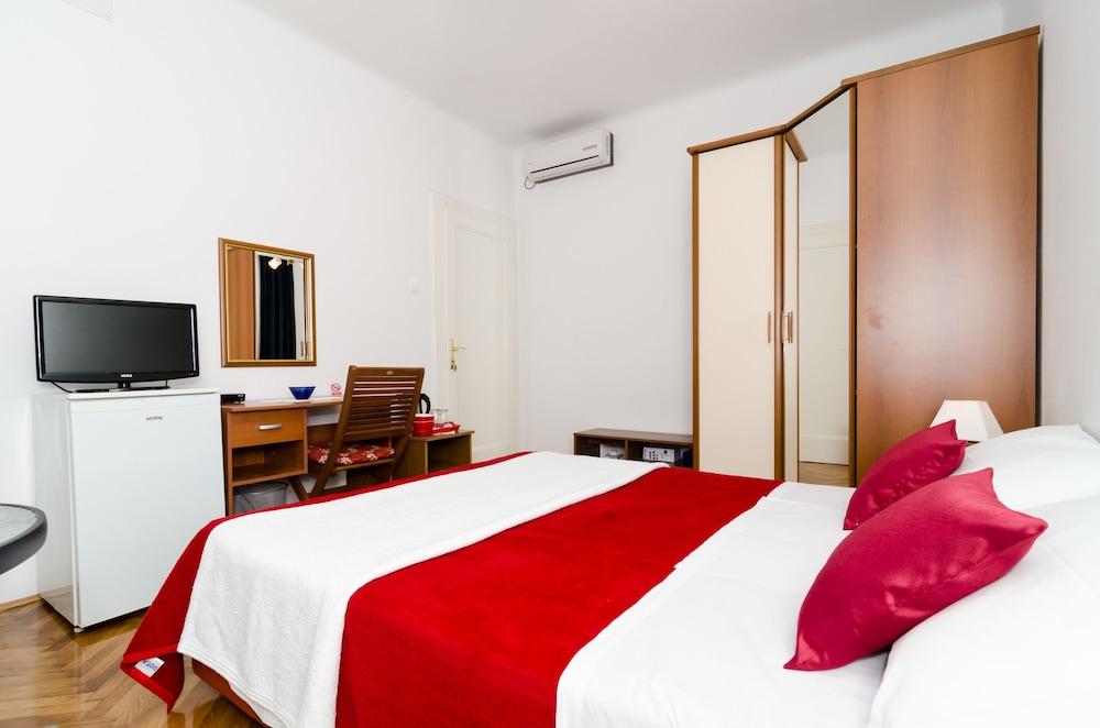 Apartment & Room Ivela