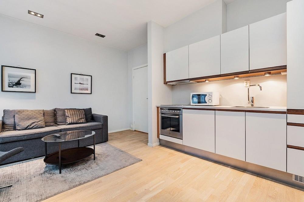 Newly Redecorated 1 Bedroom