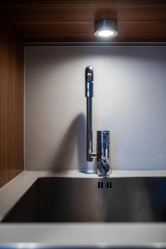 Newly Redecorated 1 Bedroom