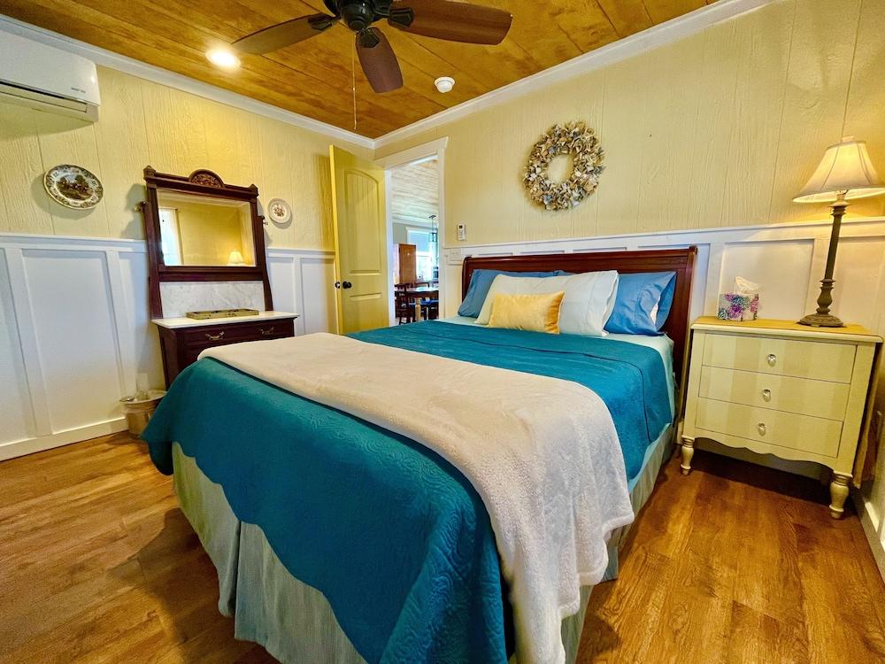 The Alexander at Creek Road