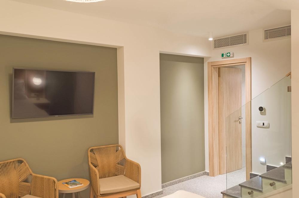 Eco Green Residences & Suites