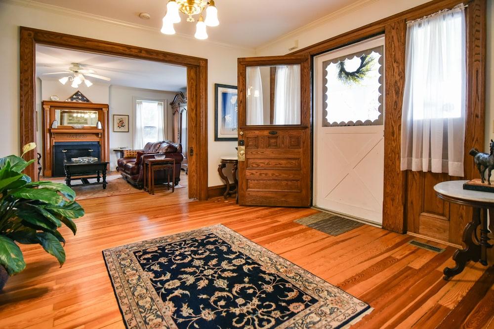 Love Lane Bed & Breakfast