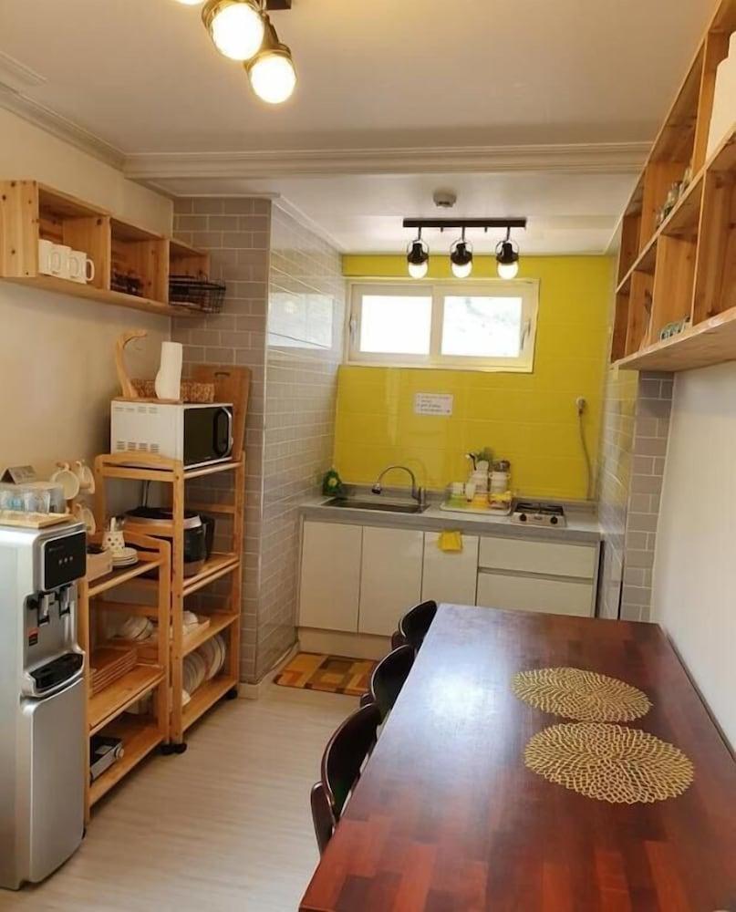 Mokpo Magiclamp Guesthouse