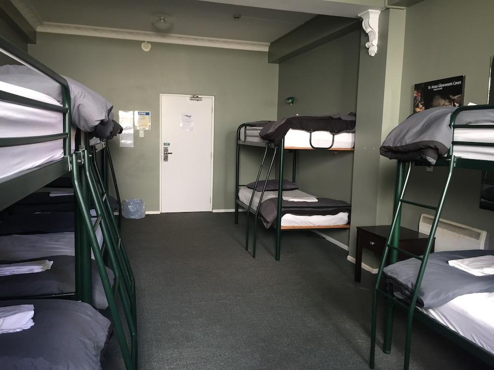 Tuatara Lodge - Hostel