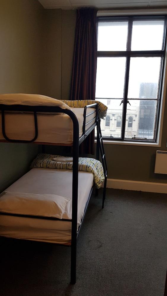 Tuatara Lodge - Hostel