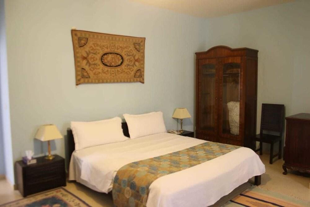 Beit El Kroum Boutique Hotel