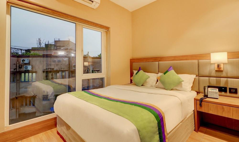 Treebo Radhe Palace, Lake Town