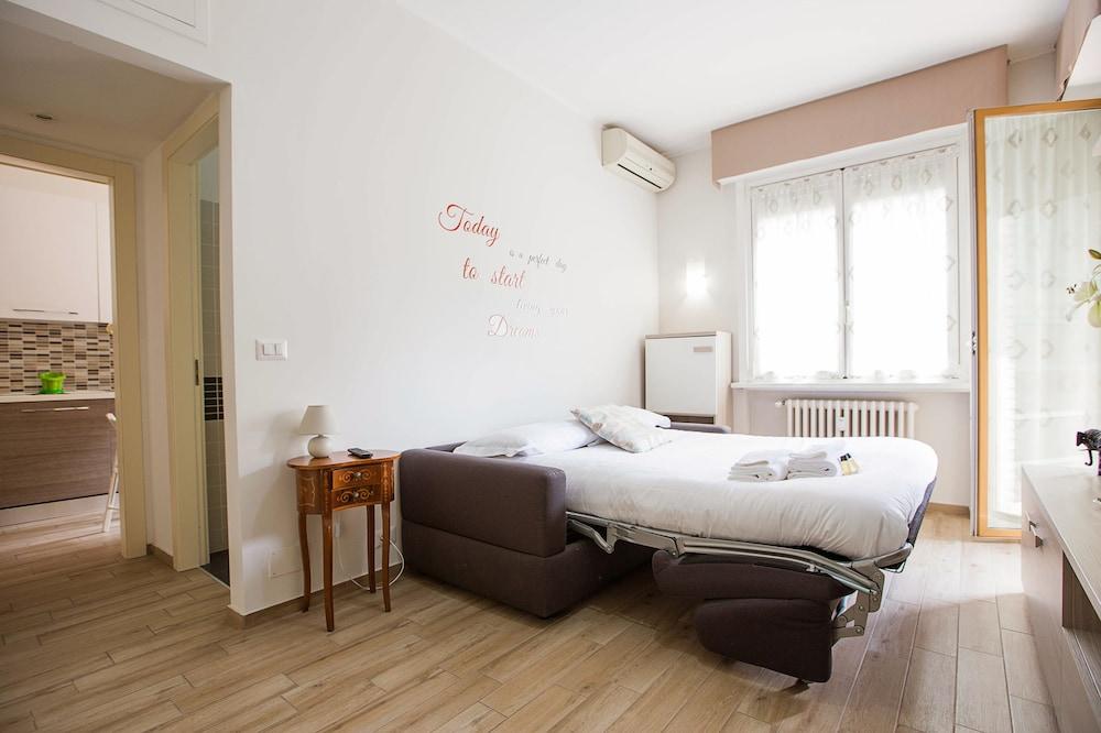 Lorenteggio Studio Apt