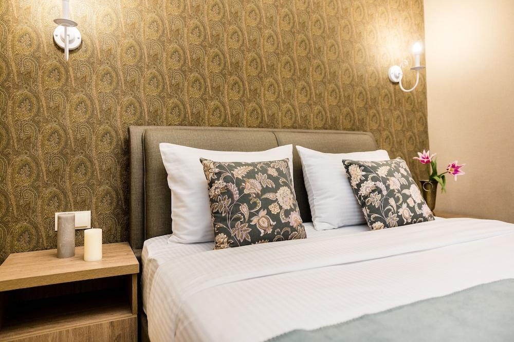 Dat Exx on Freedom Square