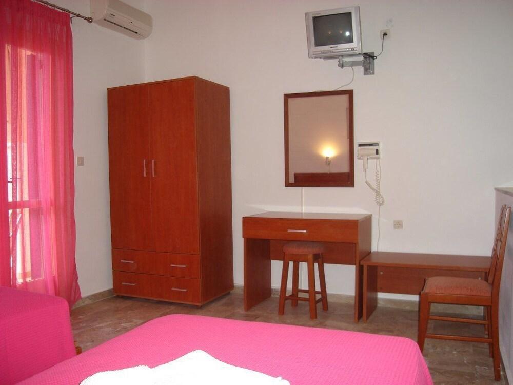 Biscoutsis Apartments & Studios