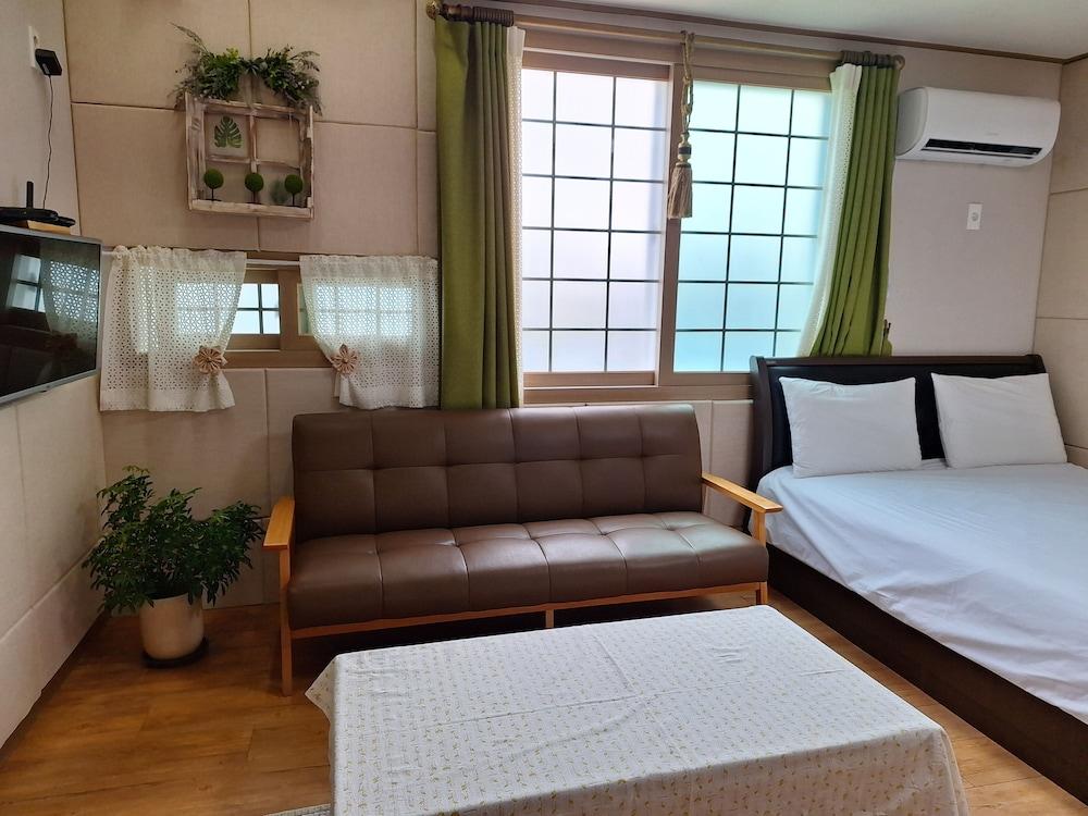 Casa Linda Pension-Acommodation