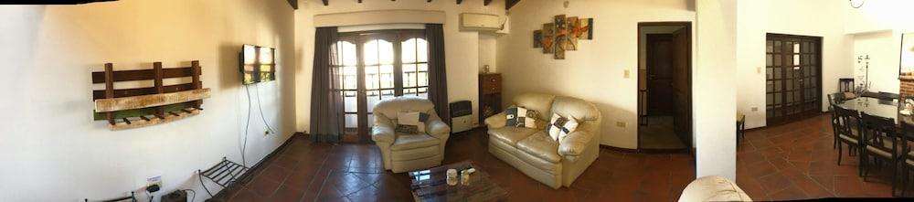 Beautiful House 2 to 9 People