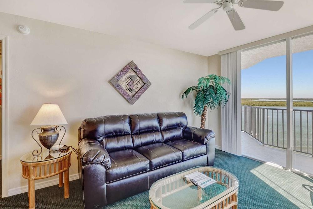 Lovers Key Resort 802