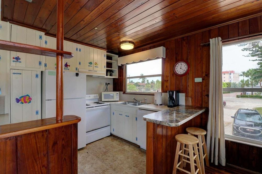 Estero Island Apartment With Boat Dock