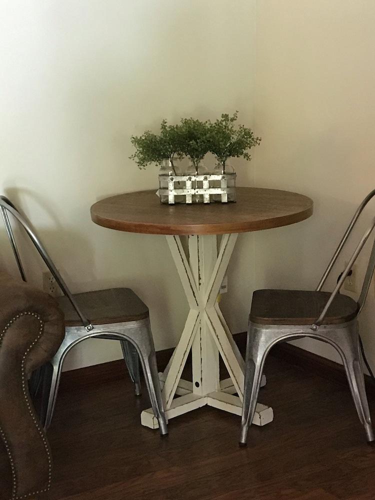 Bullwinkles Rustic Lodge